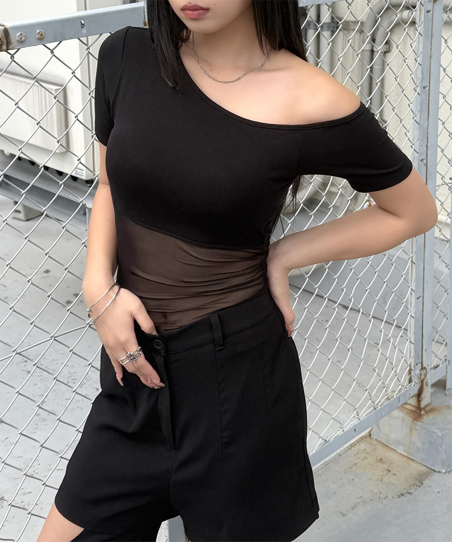Sheer docking cup in tops