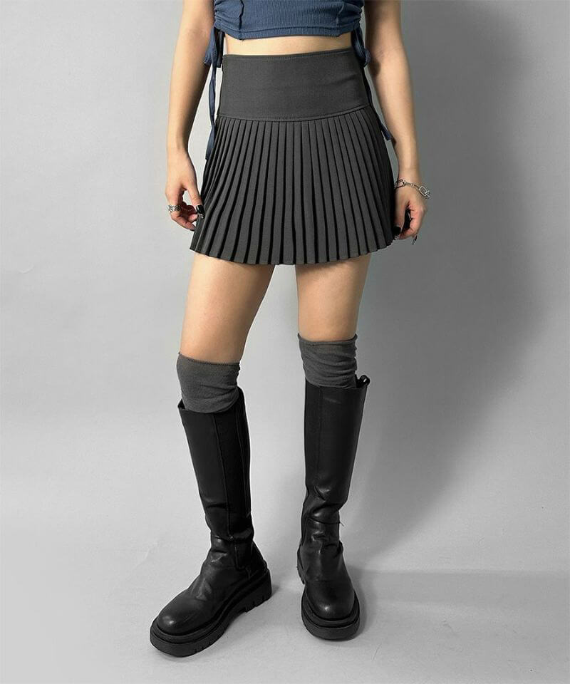 Pleated switching mini skirt