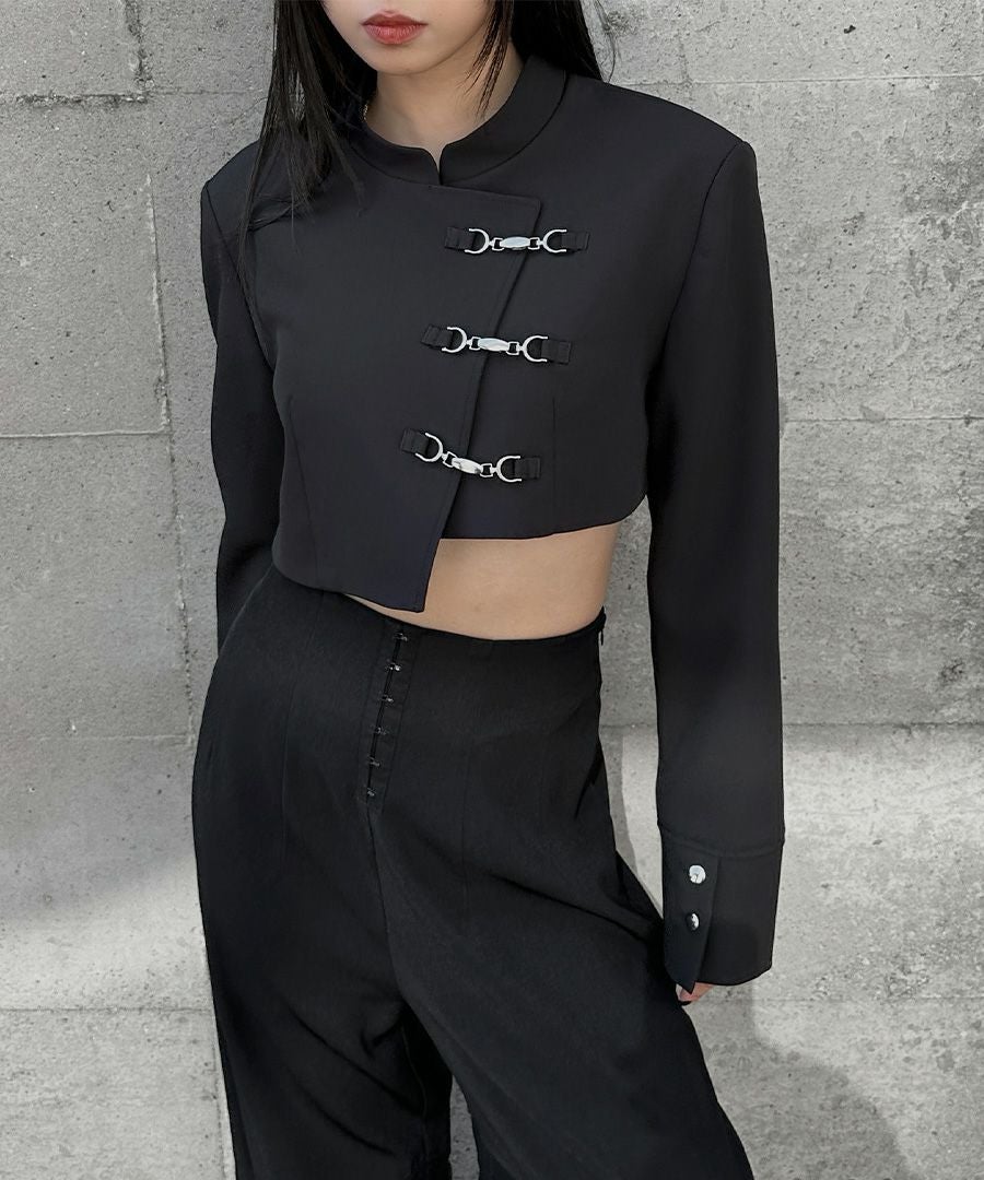 Hook design asymmetric jacket